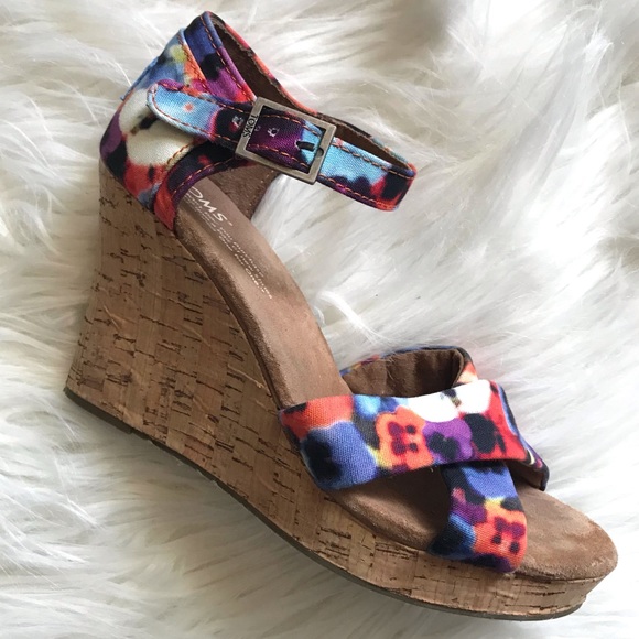 TOMS wedges - Picture 2 of 4